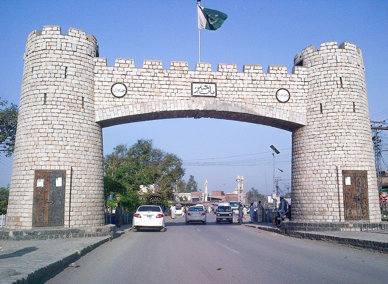 KMU closes its MBBS and BDS applications on 21 October, and a fee paid on the 20th is still unverified.